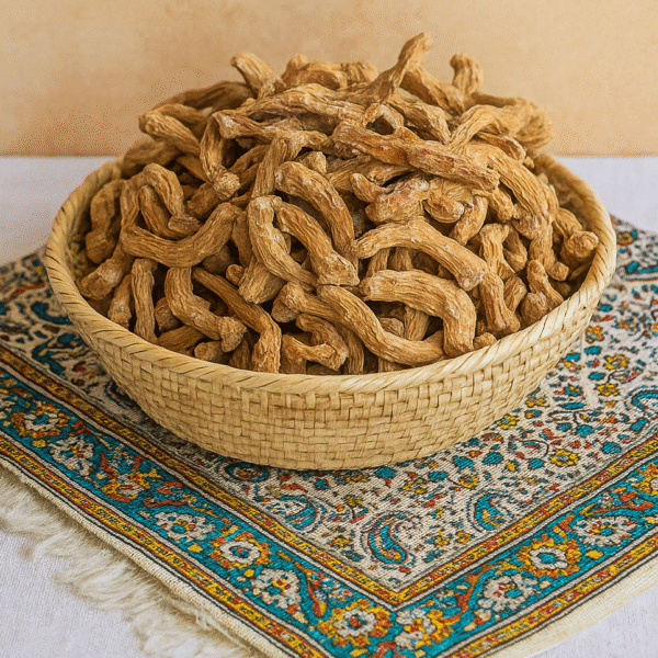 تصویر شقاقل در یک ظرف حصیری روی یک پارچه سنتی. عرضه محصولات عطاری آنلاین مستر هِل